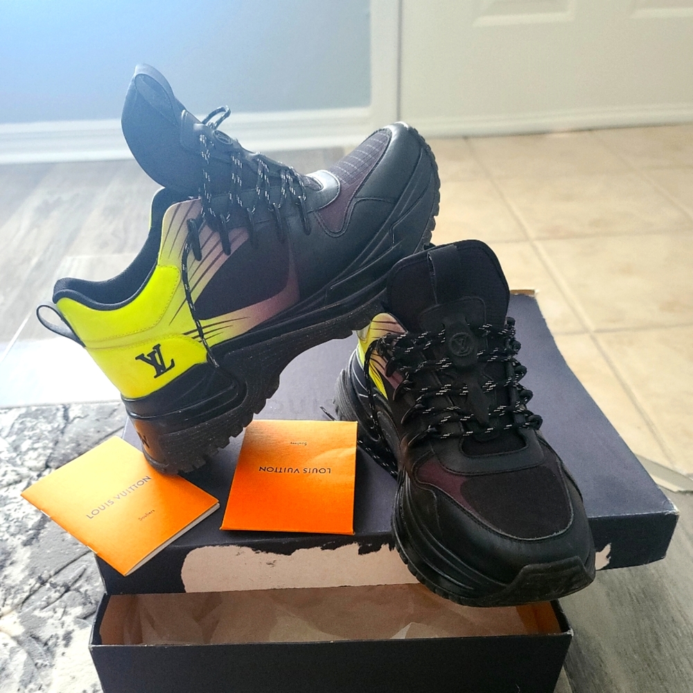 S O L D ---Louis Vuitton runaway pulse sneakers